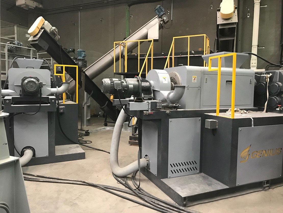 Successfully processing heavily contaminated Post-Consumer Waste (PCW). The unit drastically reduces waste volume, cutting logistics costs for the European facility.
